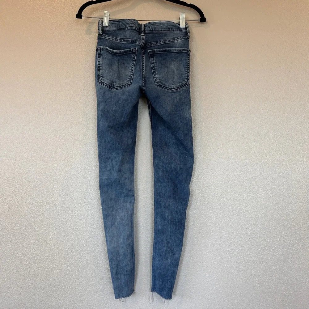 Free People Distressed Skinny Jeans Blue Medium Wash Knee Ripped Raw Hem 24